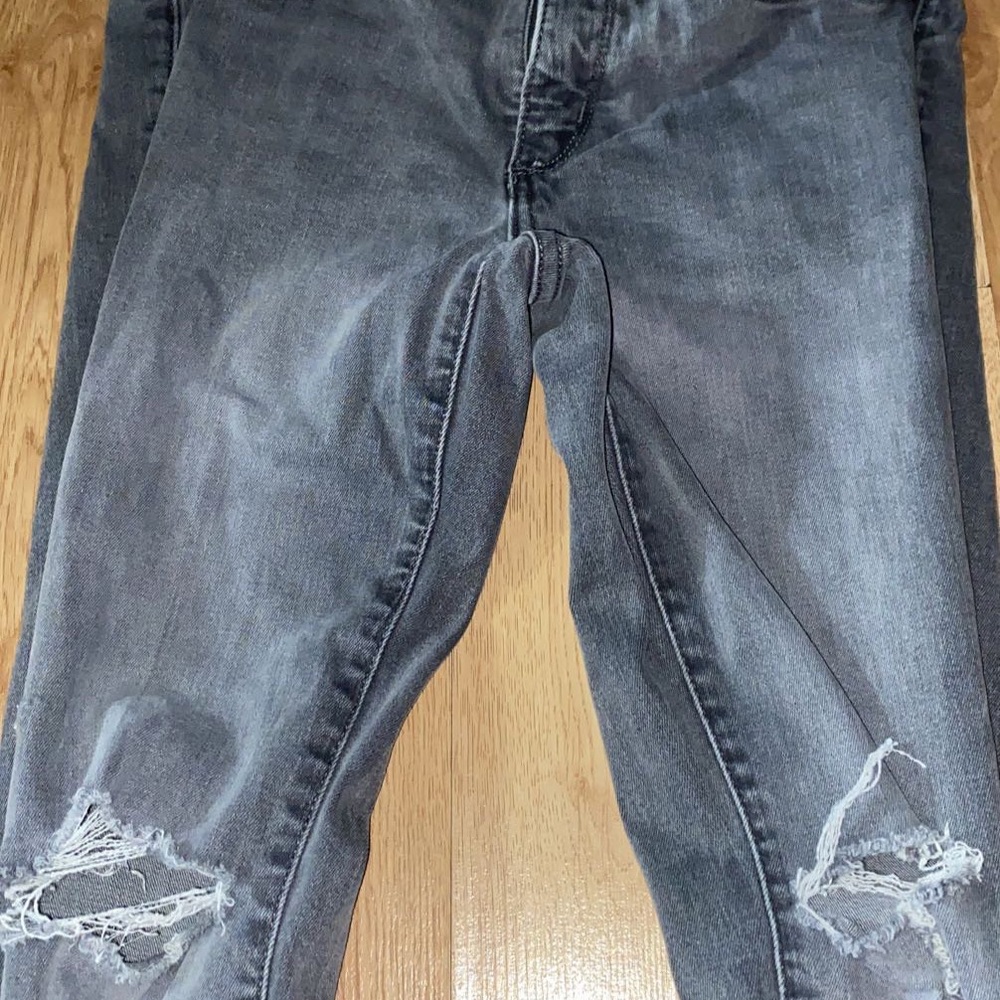 Universal Thread women’s Black Distressed Skinny Jeans